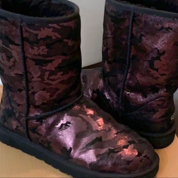 UGG CLASSIC SHORT METALLIC CAMO BOOT Size 8 - Picture 5 of 11